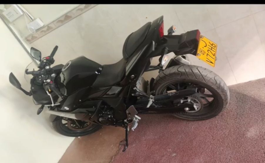 豪爵铃木 GSX250R