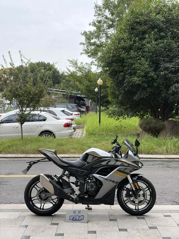 无极 250RR