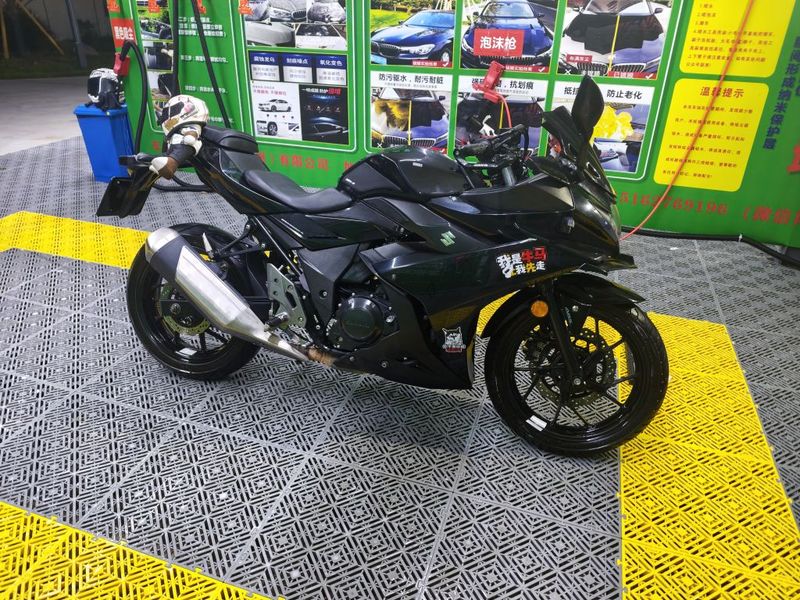 豪爵铃木 GSX250R