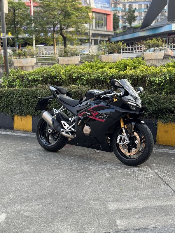 张雪机车 500RR