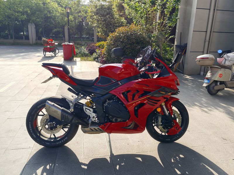 QJMOTOR 赛800