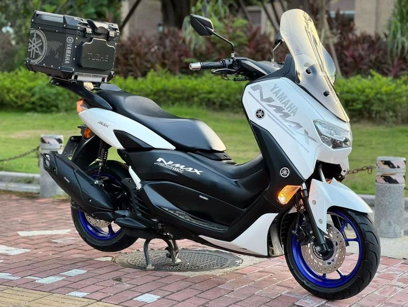 雅马哈 NMAX