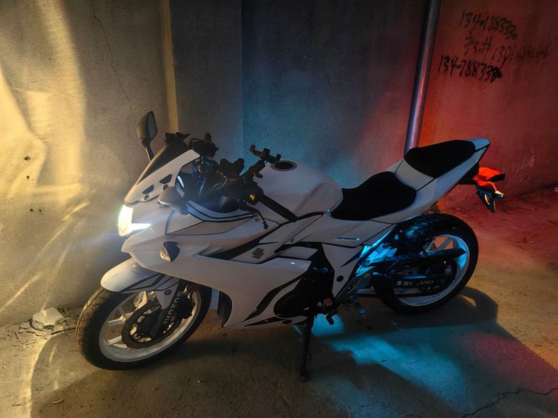 豪爵铃木 GSX250R