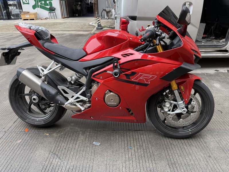 张雪机车 500RR
