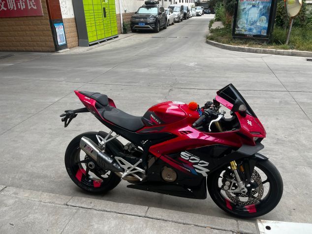 张雪机车 500RR