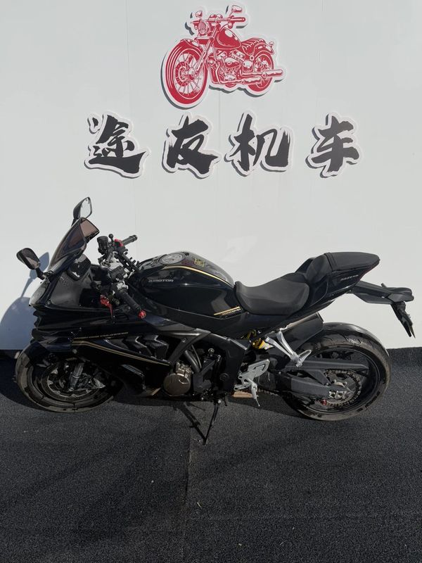 QJMOTOR 赛800