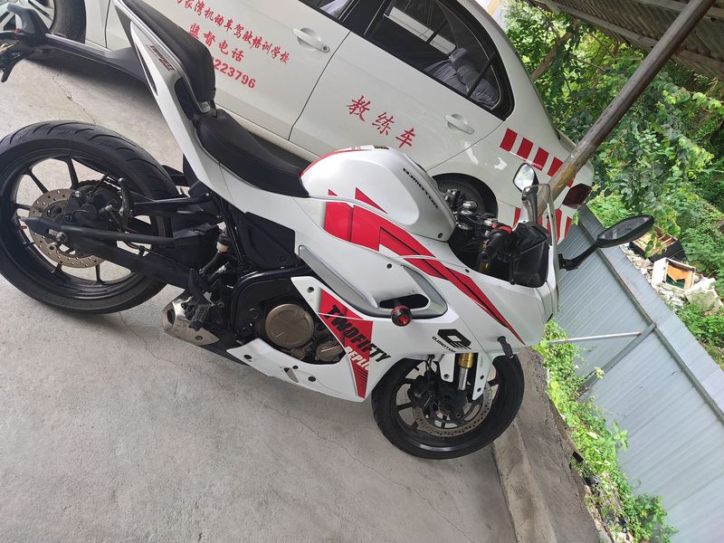 QJMOTOR 赛250