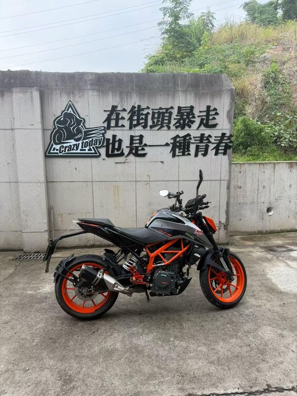 KTMR2R 390 Duke