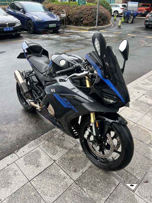 张雪机车 500RR