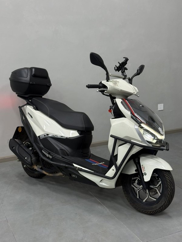 QJMOTOR 鸿150RS