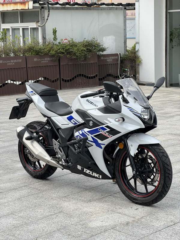 豪爵铃木 GSX250R