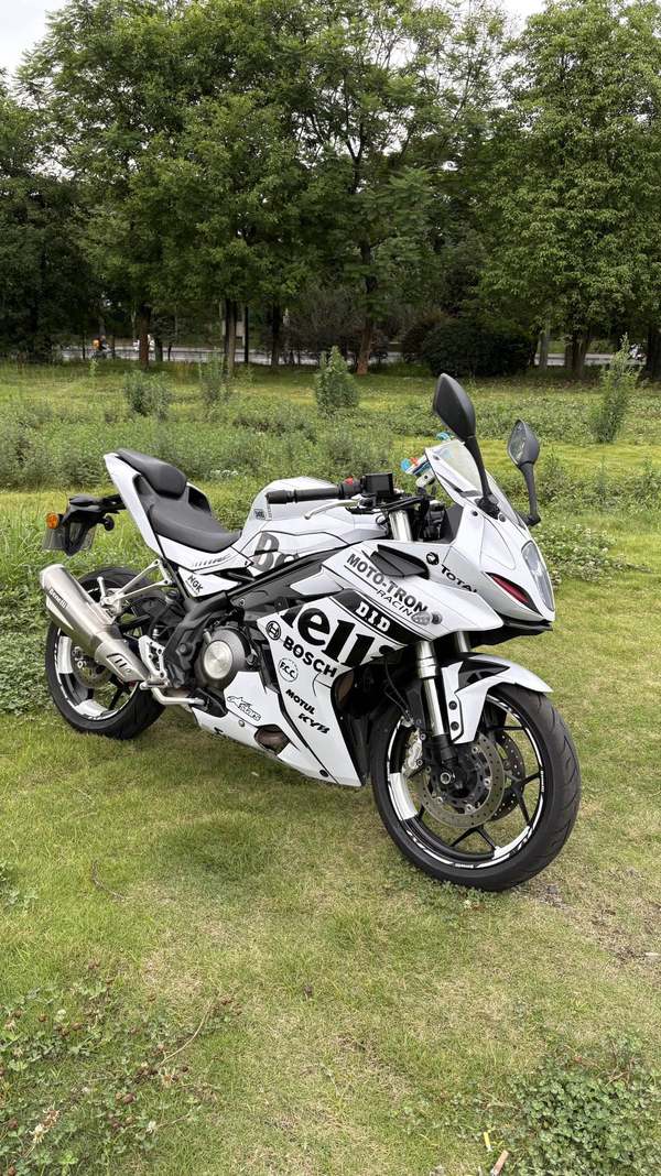 贝纳利 龙卷风 Tornado 302R