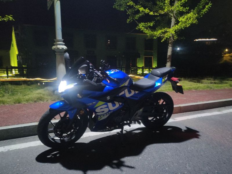 豪爵铃木 GSX250R