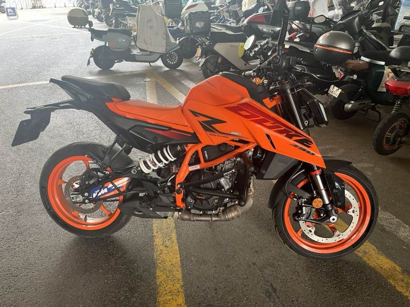 KTMR2R 390 Duke