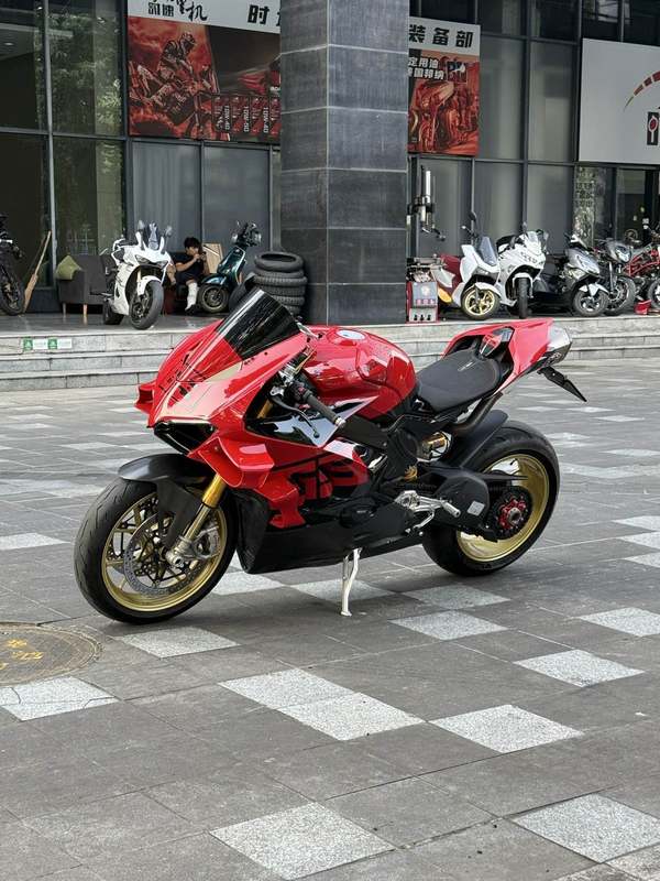 杜卡迪 Panigale V4