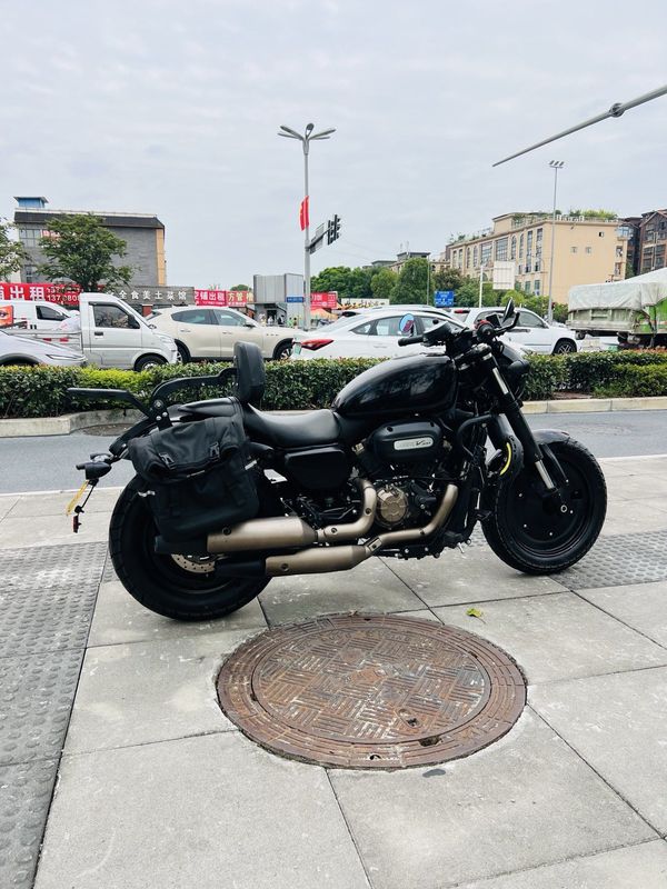 QJMOTOR 闪300S