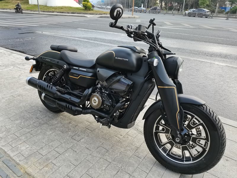 QJMOTOR 闪400
