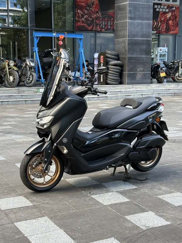 雅马哈 NMAX