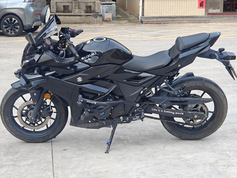 豪爵铃木 GSX250R