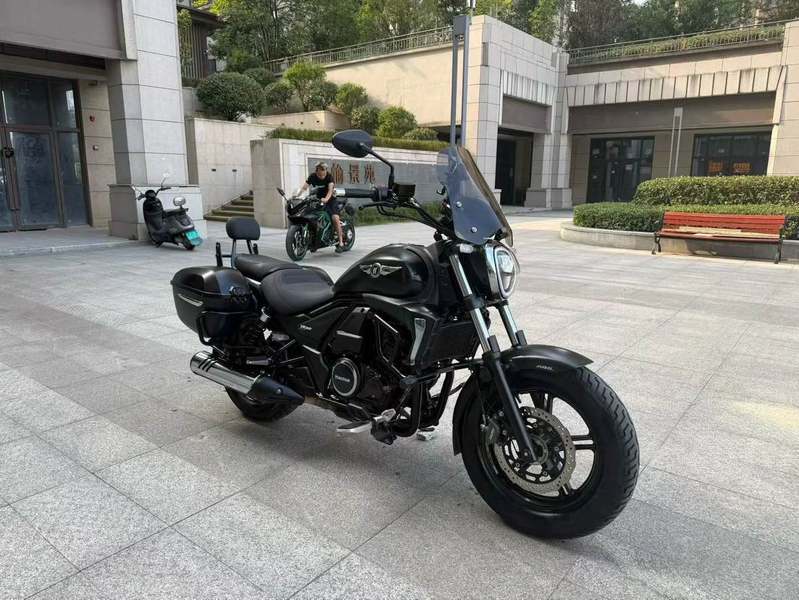 豪爵 TR300