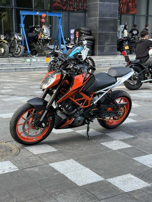 KTMR2R 390 Duke