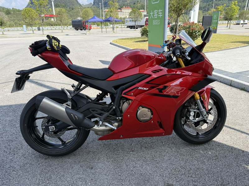 张雪机车 500RR