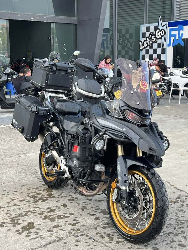 贝纳利 TRK702