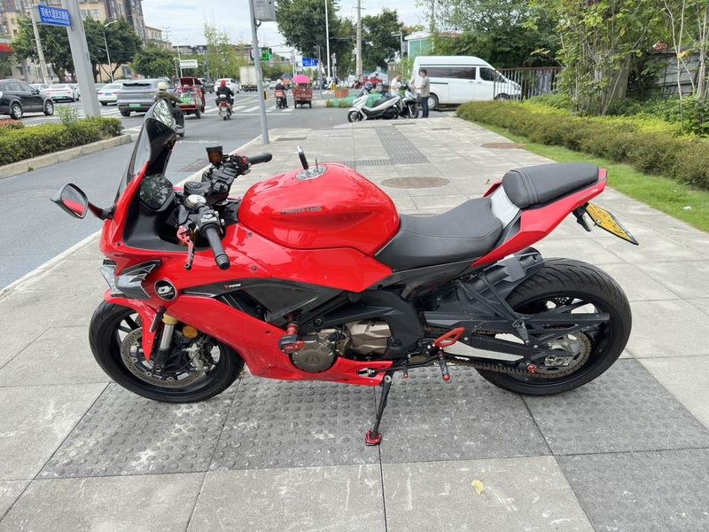 QJMOTOR 赛600