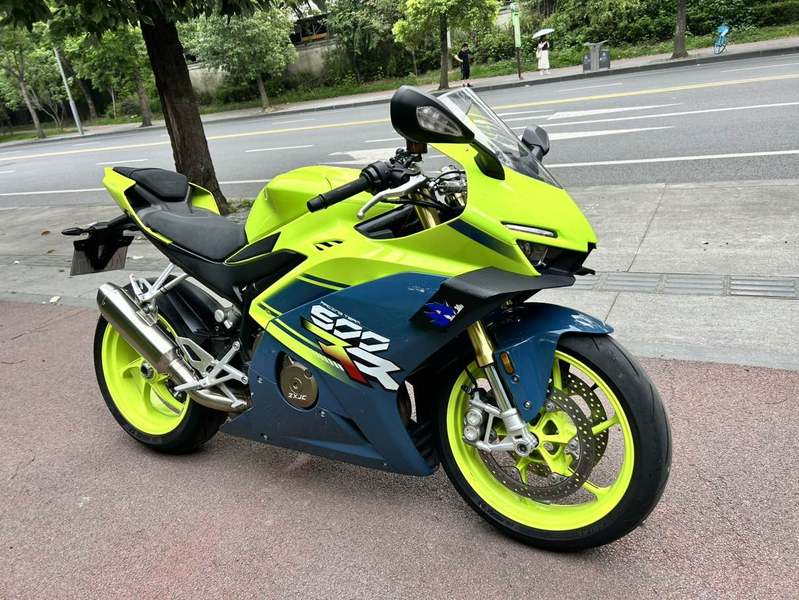 张雪机车 500RR