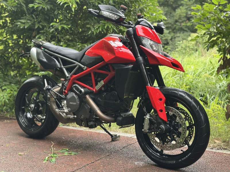杜卡迪 Hypermotard 950