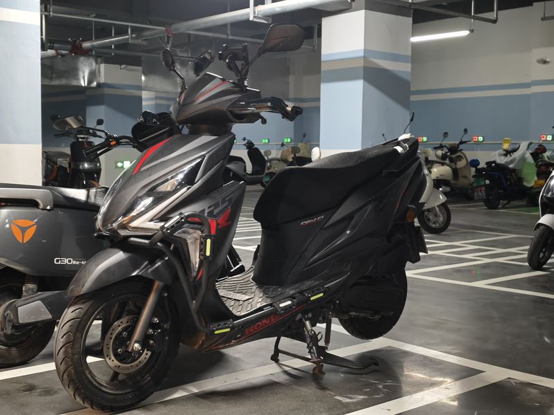 新大洲本田 裂行 RX125Fi