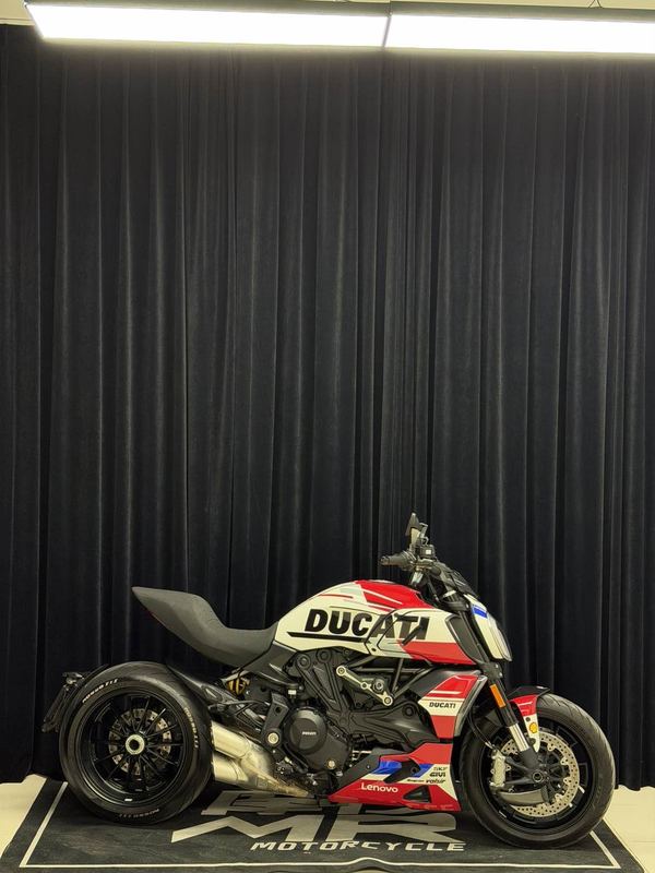 杜卡迪 Diavel 