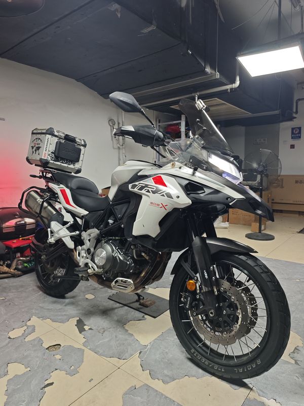 贝纳利 金鹏 TRK502
