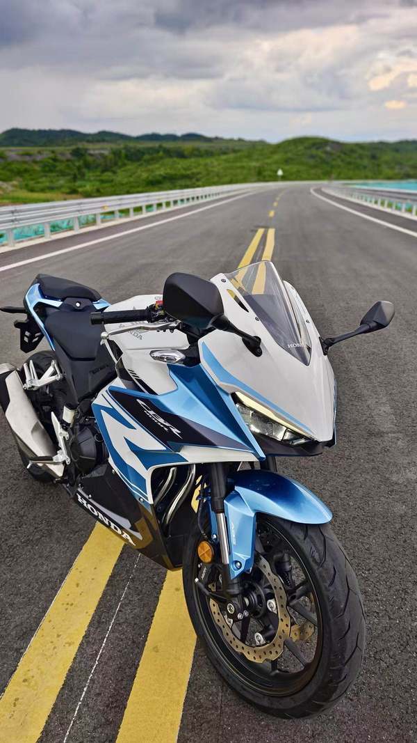 本田WING CBR400R