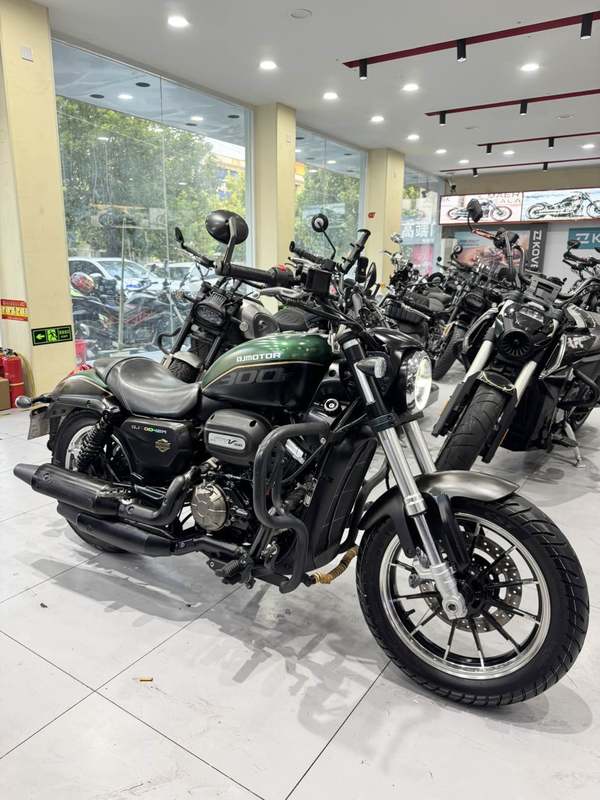 QJMOTOR 闪300S