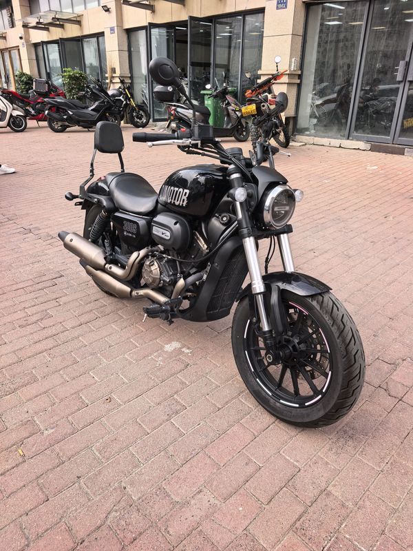 QJMOTOR 闪300S