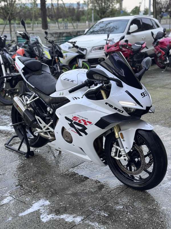 张雪机车 500RR
