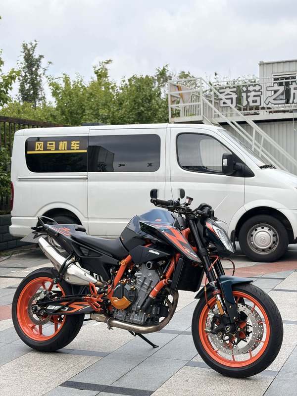 KTMR2R 890 Duke
