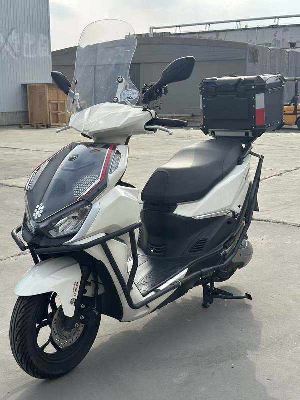 QJMOTOR 鸿150RS