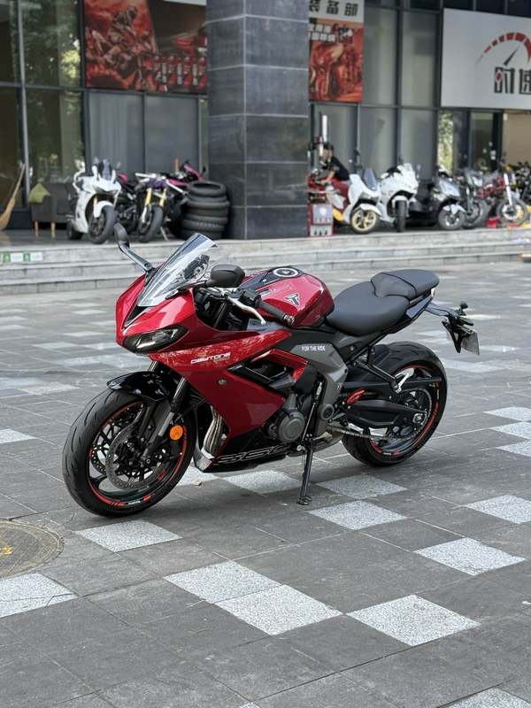 凯旋 Daytona 660