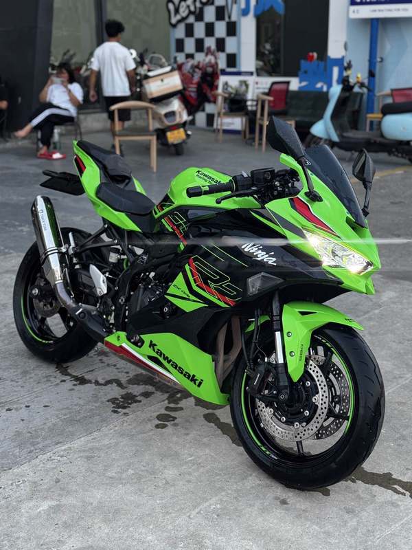 川崎 ZX-4R