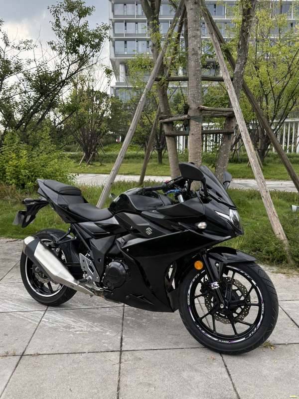 豪爵铃木 GSX250R