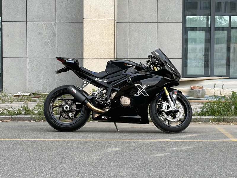 张雪机车 500RR