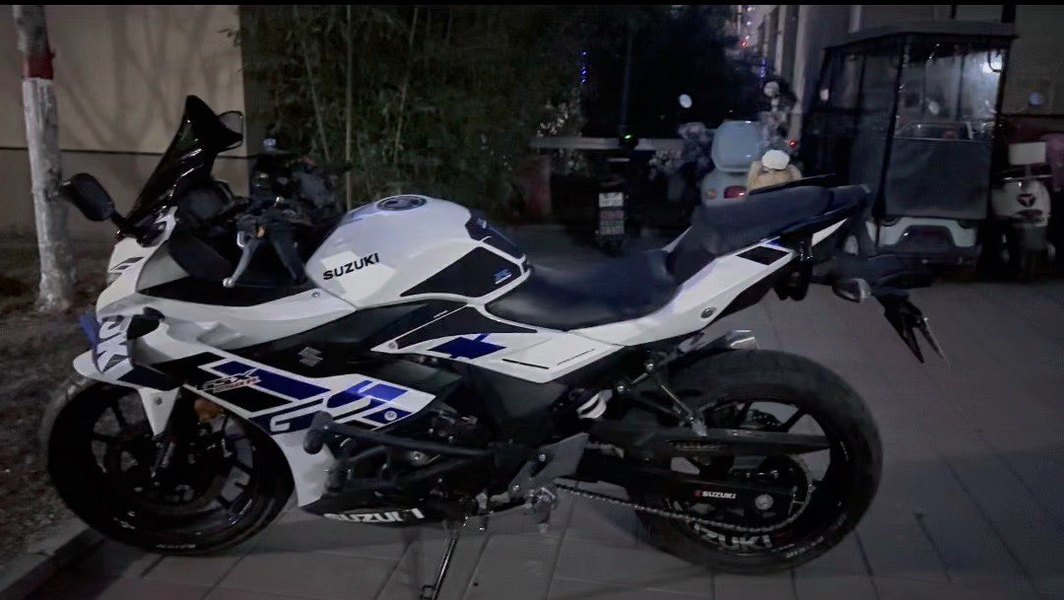 豪爵铃木 GSX250R
