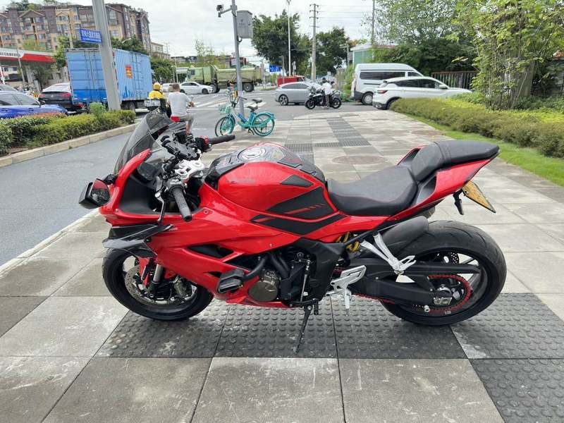 QJMOTOR 赛600