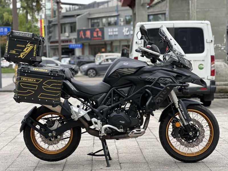 贝纳利 金鹏 TRK502