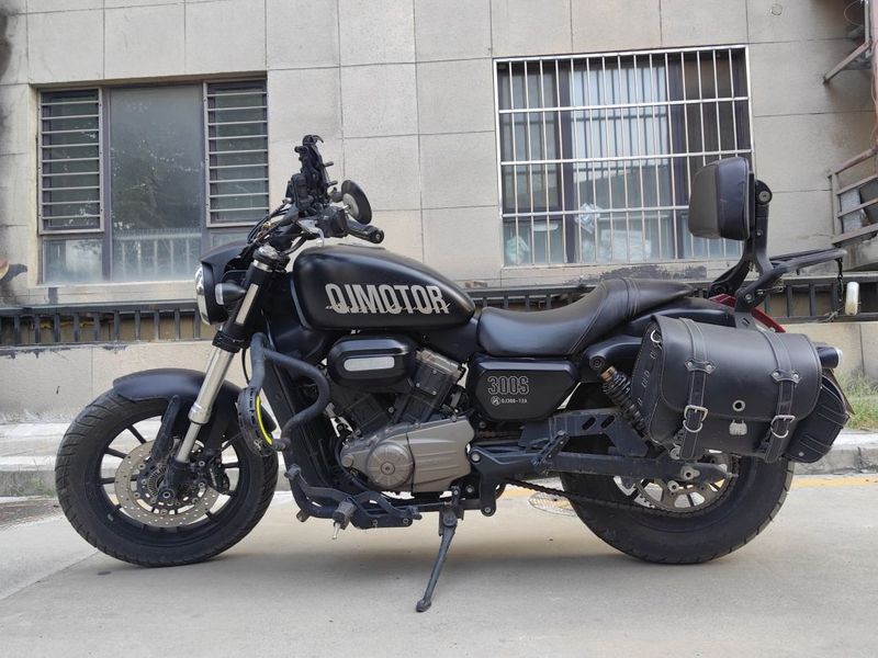QJMOTOR 闪300S