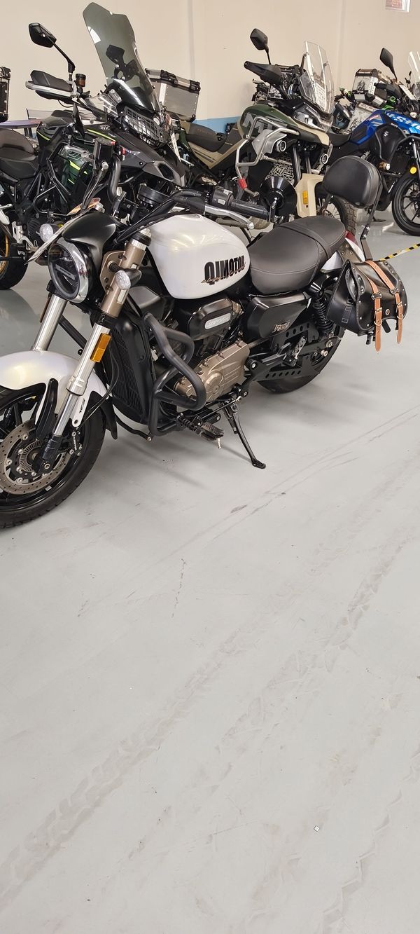 QJMOTOR 闪300S