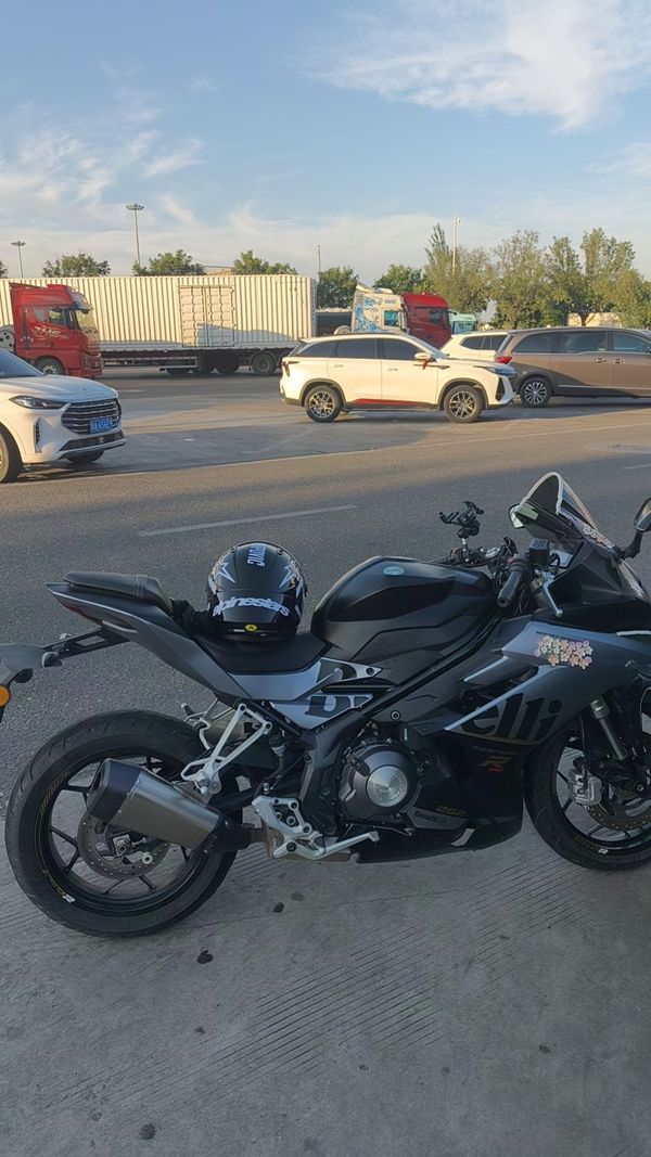 贝纳利 龙卷风 Tornado 252R