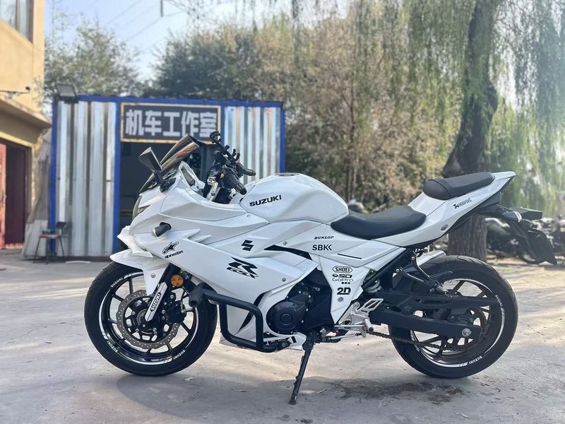豪爵铃木 GSX250R
